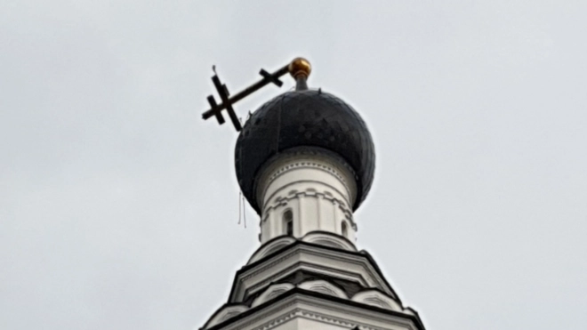 Ветер погнул крест на храме в Зеленогорске