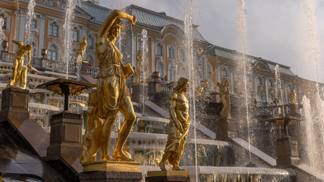 Торжественный запуск фонтанов Петергофа перенесли на 27 апреля