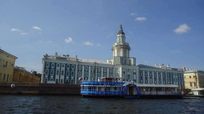 У музеев Петербурга выстроились очереди, несмотря на снег
