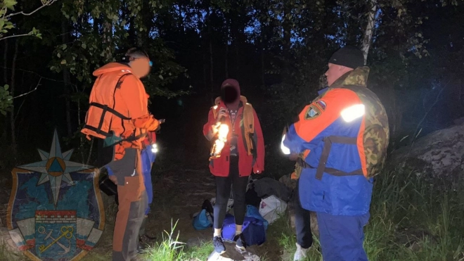 Спасатели успешно эвакуировали трех человек с острова озера Вуокса