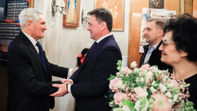 Космонавт Борис Валынов встретился с губернатором Подмосковья в День космонавтики
