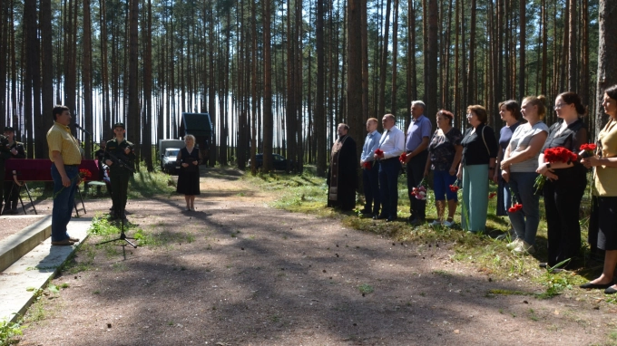 В Кировском районе Ленобласти предали земле останки четырех красноармейцев