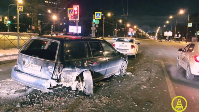 Пассажирка "Яндекс.Такси" пострадала в тройном ДТП на Пискаревском проспекте