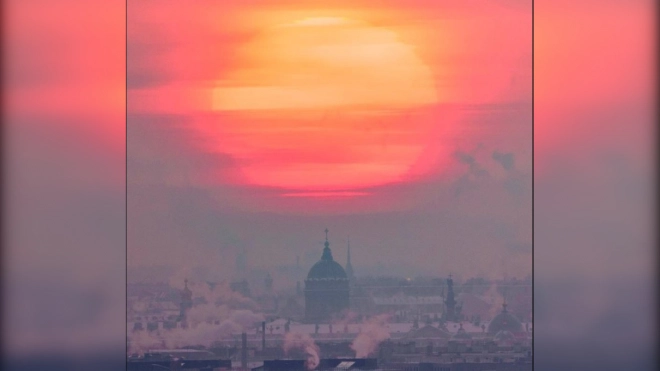 Петербуржцы сняли розовый рассвет морозным утром 20 декабря