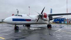 Грузовой самолет Ан-26 экстренно сел в Пулково из-за неисправности
