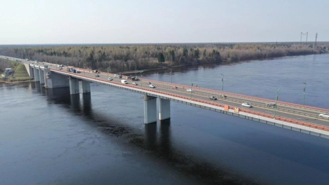 Срок работ на Ладожском мосту на трассе "Кола" продлили до октября