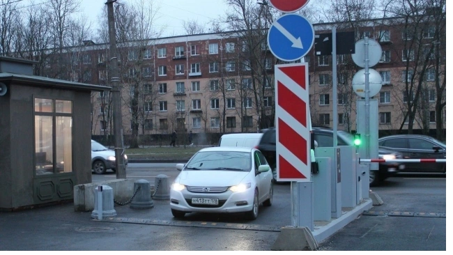Городской центр управления парковками Петербурга предупредил о перерывах в работе горячей линии