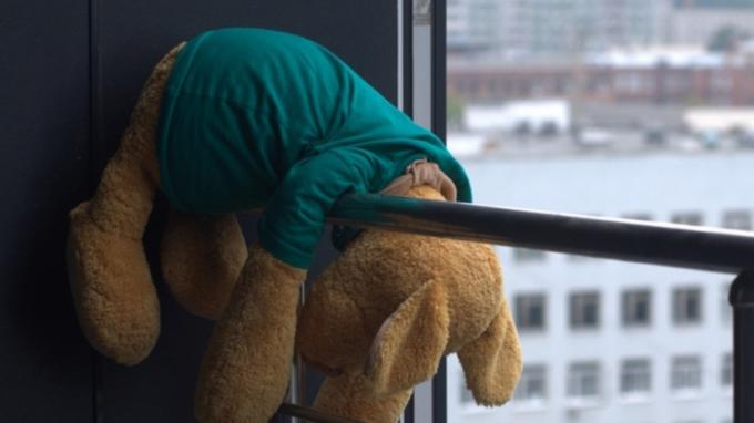 В Чите погибла 6-летняя девочка, выпав с 9 этажа