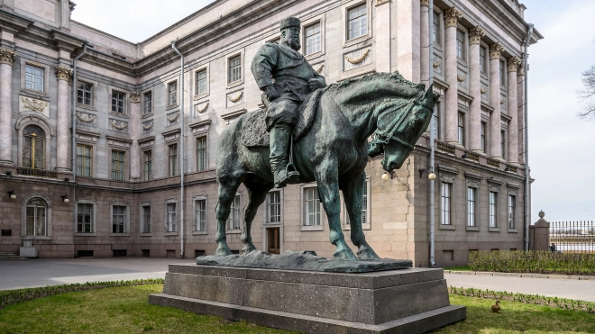 В Петербурге намерены провести первую реставрацию памятника  Александру III 