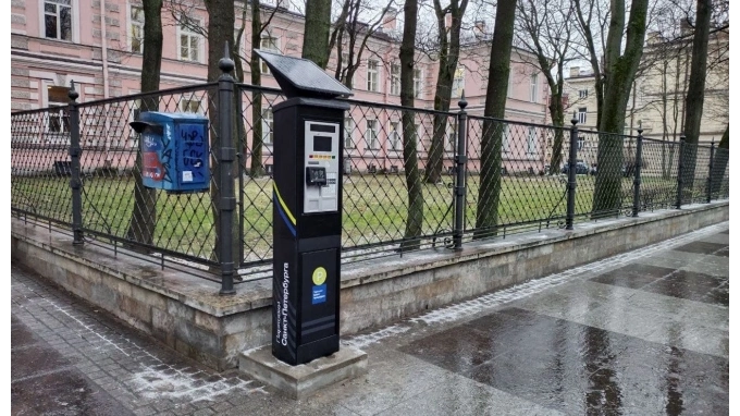 В Петербурге увеличивают количество парковочных разрешений на электромобили