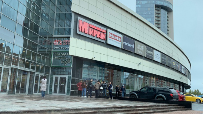 В Петербурге снова массово эвакуируют торговые центры
