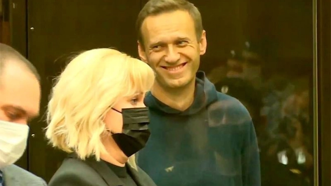 В Петербурге МВД накрыло сотрудников "иностранных спецслужб", помогавших Навальному