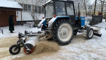 Руководство Жилкома проверило уборку внутриквартальных территорий и очистку крыш от снега