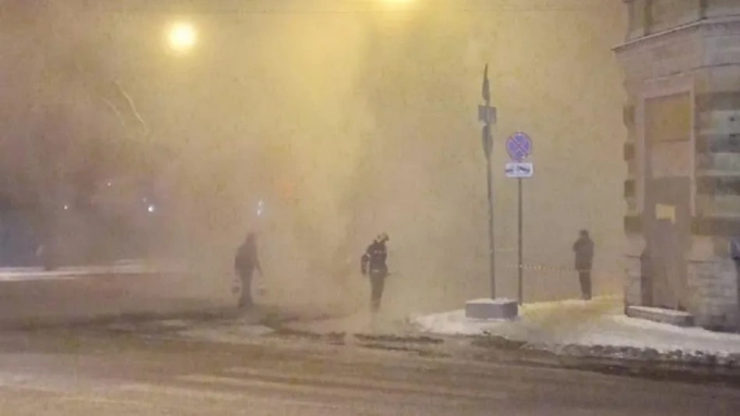 На Новгородской улице устранили аварию на теплосети
