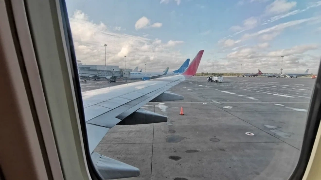 Вылетевший в Петербург самолет вернулся в Екатеринбург из-за незакрытия створок шасси