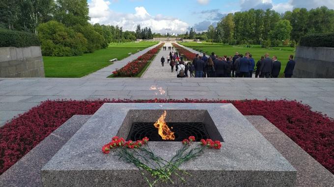 Пескаревское или пискаревское кладбище фото