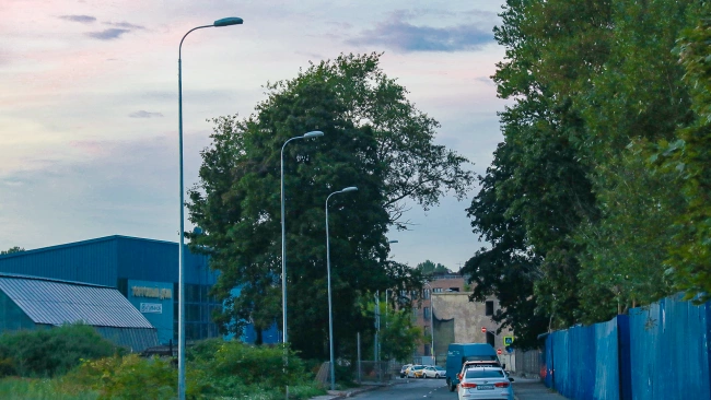 На трех улицах Фрунзенского района появилось современное освещение 