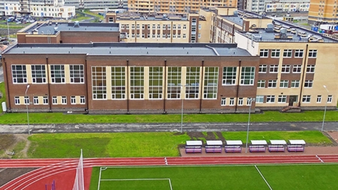 Спортивную площадку школы на бульваре Менделеева ждет ремонт