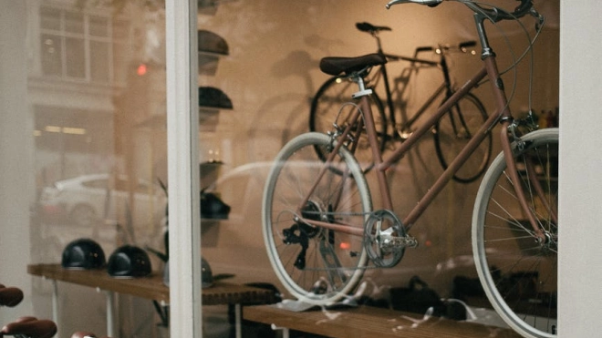 Из двух гипермаркетов петербуржцы попытались вынести бытовую технику и велосипед