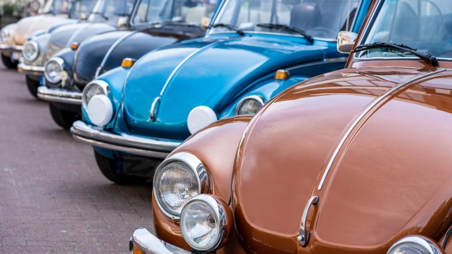 Выставка с редкими старинными автомобилями открылась в "Экспофоруме"