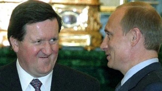 Экс-генсек НАТО Робертсон: Путин задумывался о вступлении РФ в альянс