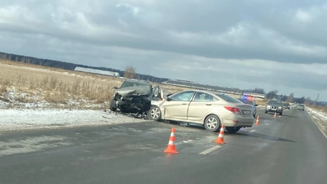 Автоледи на "Рено" погибла в ДТП со встречной машиной на Ям-Ижорском шоссе