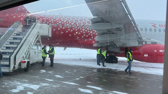 Самолёт в Пулково выехал за взлётную полосу и не смог взлететь 