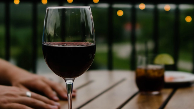 Петербуржцы в 2023 году стали чаще покупать вино