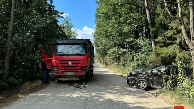 В Выборгском районе Ленобласти после ДТП скончался водитель Renault