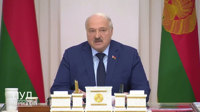 Лукашенко заявил, что поток беженцев через Белоруссию в ЕС не прекращается