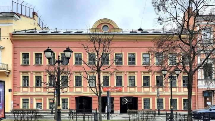 Смольный выкупит дом в центре более чем за 600 млн рублей