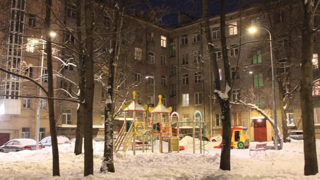 Почти 80 новых светильников появилось в жилом квартале Васильевского острова