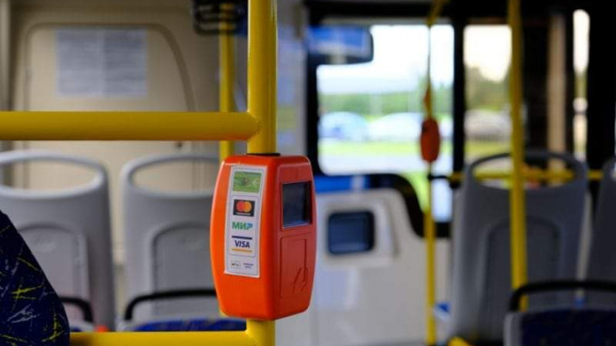 В Петербурге появится 200 новых автобусов с возможностью зарядить телефон
