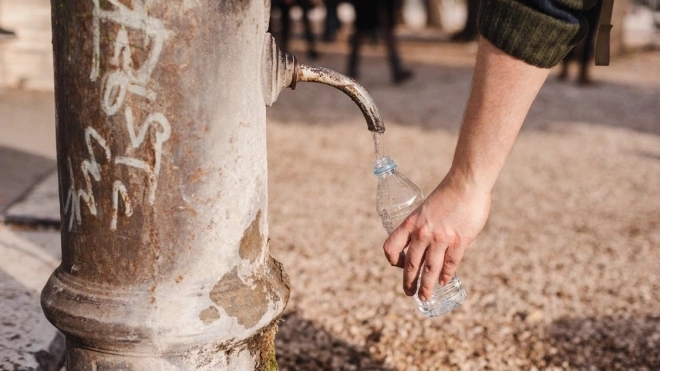 Леноблводоканал напомнил дачникам о правилах бережного использования питьевой воды