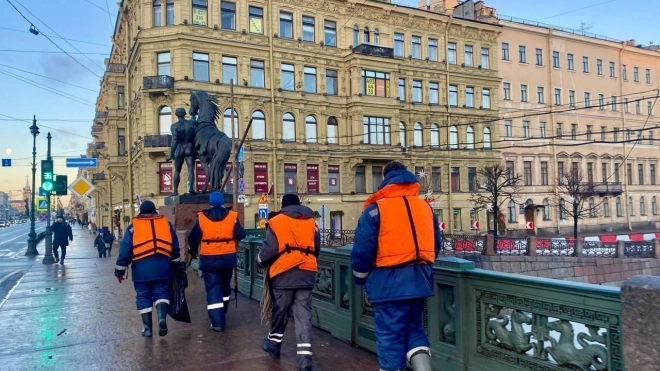 Канал Грибоедова в центре Петербурга временно помутнел