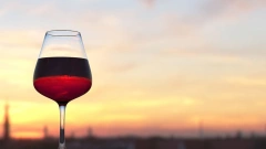 Самым популярным отечественным вином у россиян признано красное