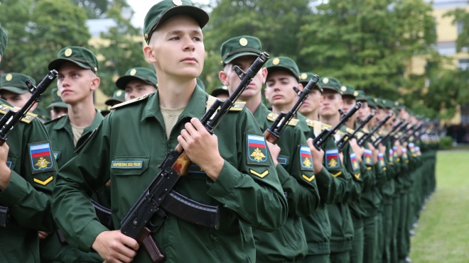 В весенний призыв в армию отправят около 2,7 тыс. петербуржцев
