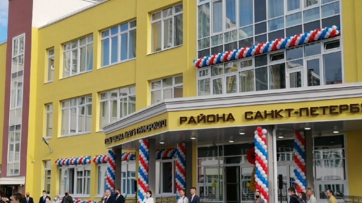 Одну из самых крупных школ Петербурга открыли в Приморском районе 