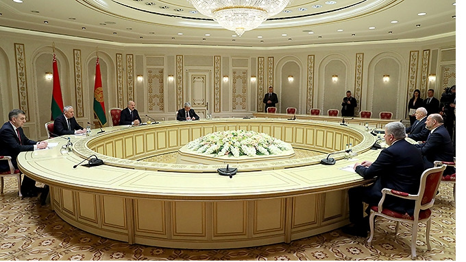 Эксперт: губернатор Архангельской области провалил встречу с Лукашенко