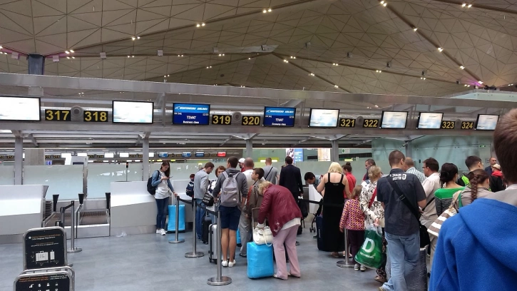 ЗакС поддержал инициативу о правилах поведения в аэропортах 