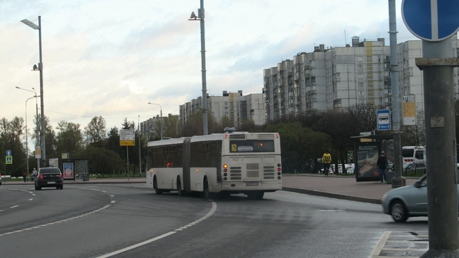 Два автобуса изменят маршруты из-за прокладки водопровода на Чкаловском проспекте