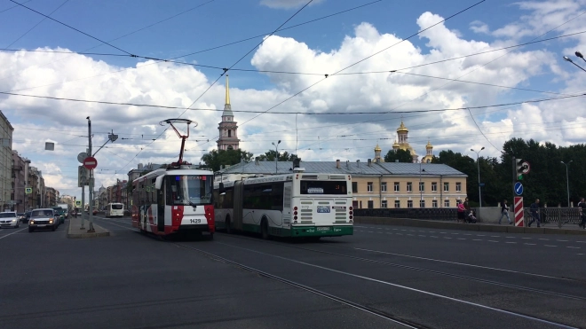 График работы наземного общественного транспорта Петербурга изменится на пять дней