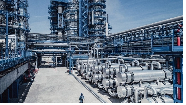 "Газпром нефть" подписала соглашение о строительстве с испанской Tecnicas Reunidas на 20 млрд руб. 