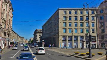 Корнер с виниловыми пластинками и поп-ап сторами: "Дом мод" на Петроградской перезапускается 