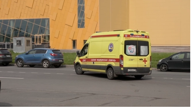 В больницы Петербурга доставлены две рабочих с перерезанными болгаркой шеями
