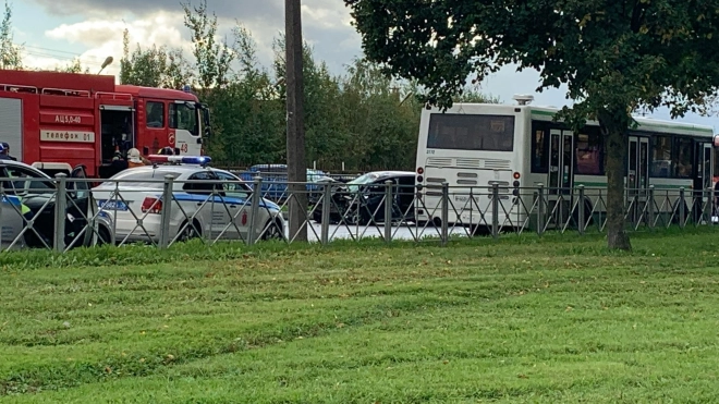 В Колпино произошло ДТП с участием иномарки и пассажирского автобуса