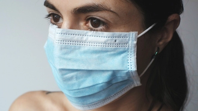 Вирусолог из Германии считает, что "омикрон"-штамм может стать началом конца пандемии 