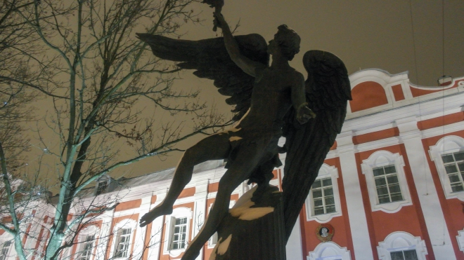 Смольный одобрил эскиз памятника Уварову у здания СПбГУ