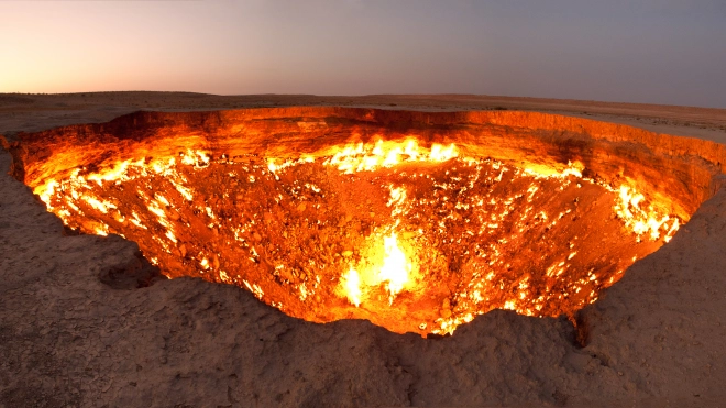 Президент Туркмении Бердымухамедов поручил потушить горящий 40 лет газовый кратер