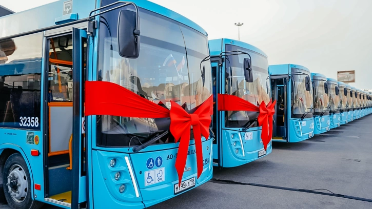 Делегация из Белорусии передала Петербургу 50 новых автобусов МАЗ 
